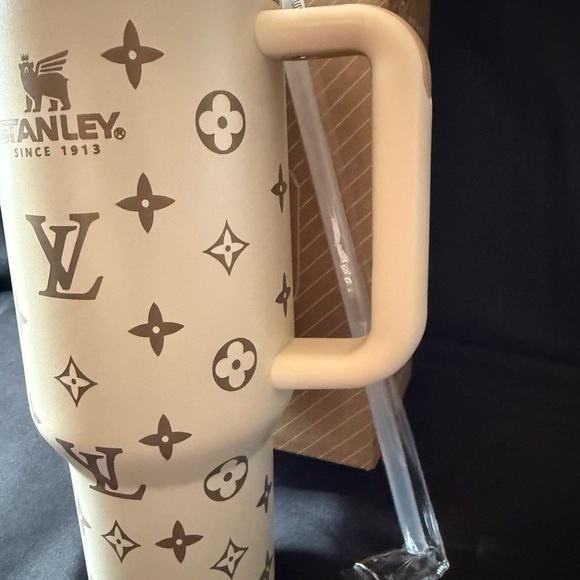New Stanley 40oz Laser Engraved LCreamV Tumbler with Straw - Picture 3 of 7